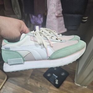 Puma x Animal Crossing Edition Womens shoes - Size 5